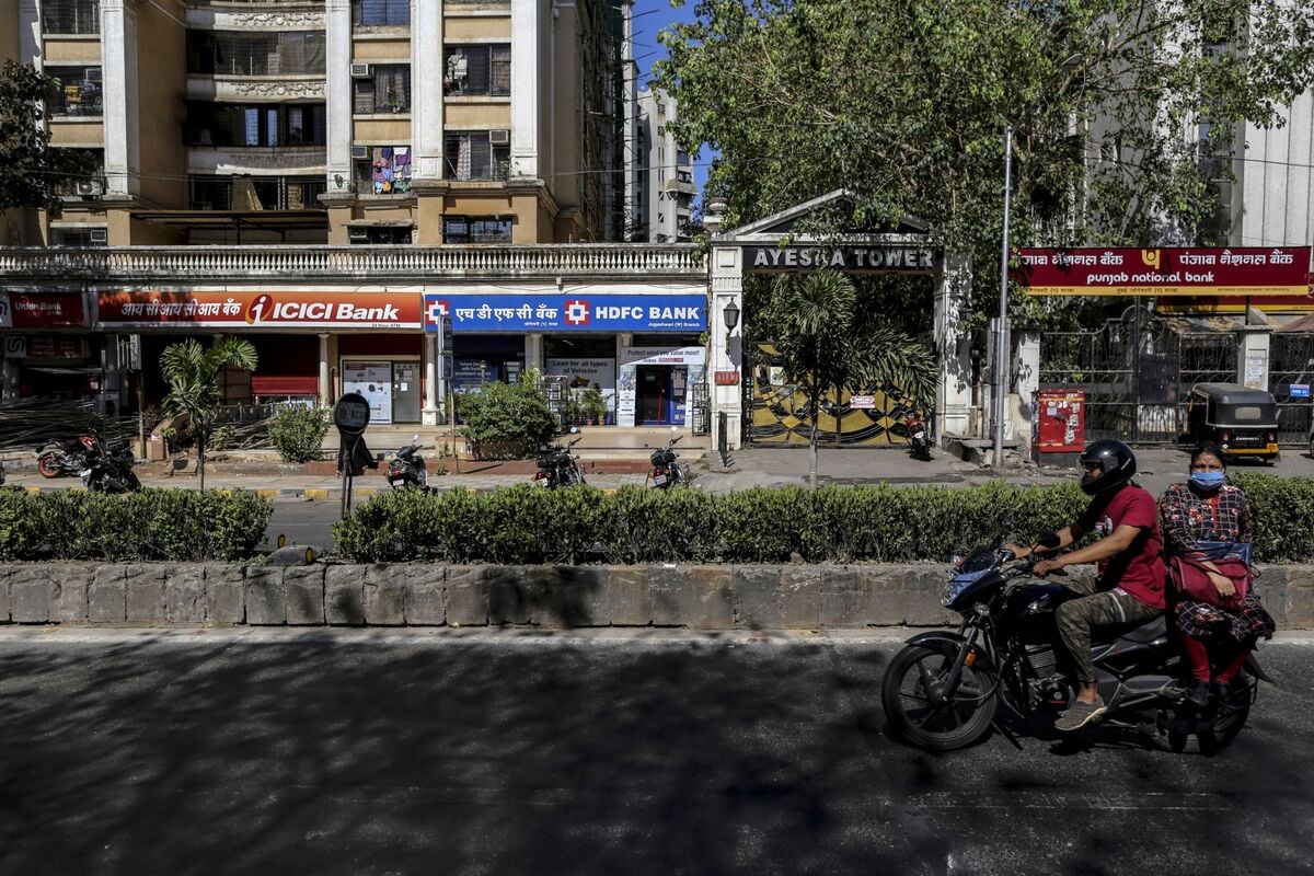 Featured image for "HDFC Bank's $21 Billion Stock Rout: What's Next for Investors?"