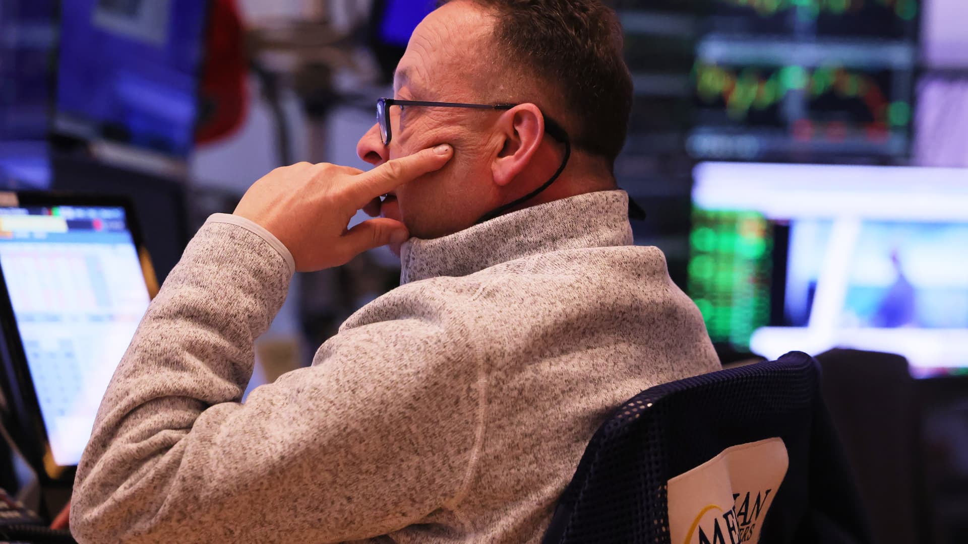 "Intel's Disappointing Q1 Outlook Sends Stock Tumbling"