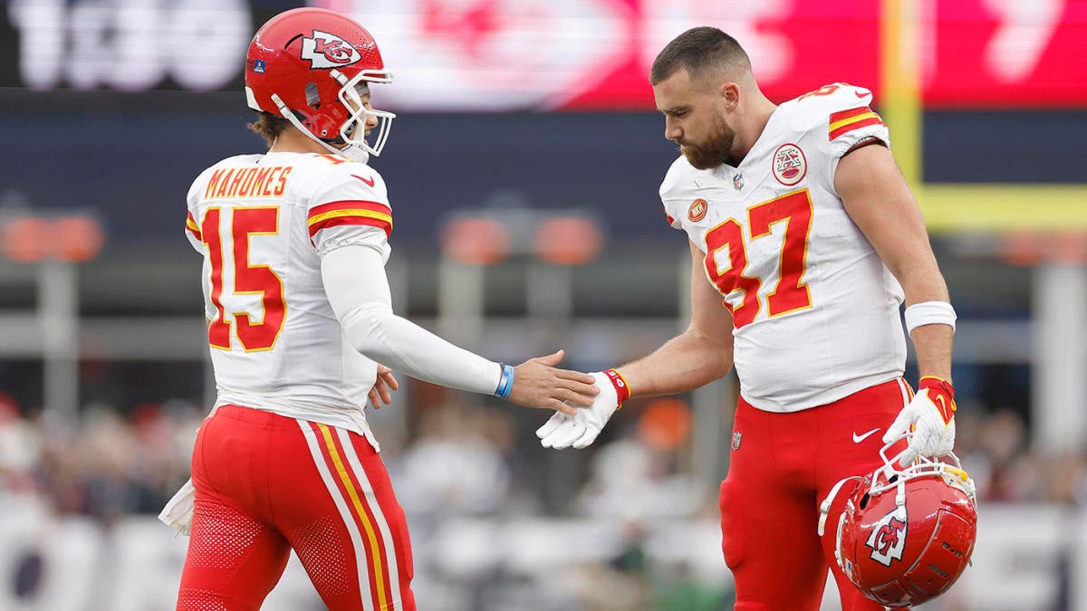 "Mahomes and Kelce Surpass Brady and Gronk in Playoff Touchdowns"