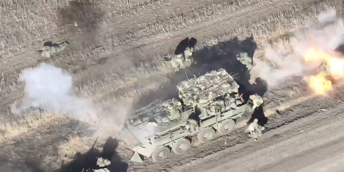 "US Veteran Reports Daily Attacks on Russian Soldiers Riding Atop Vehicles"
