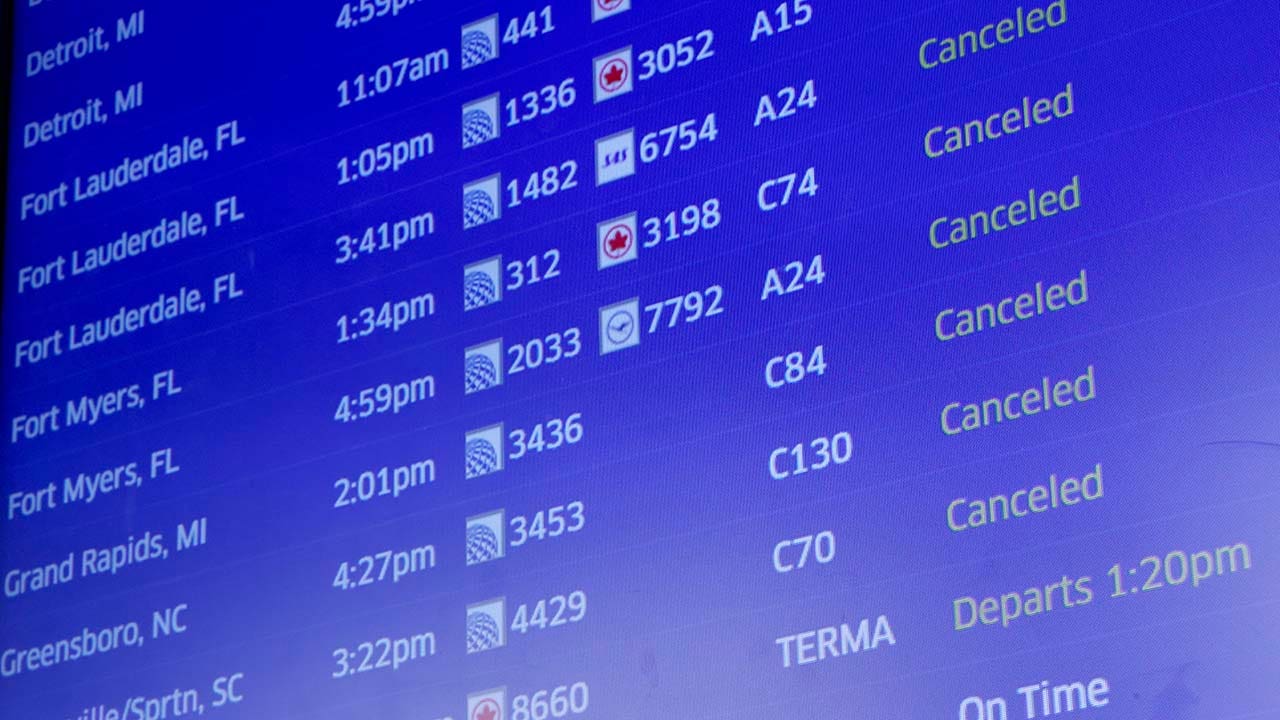 "Winter Storms Cause Thousands of Flight Cancellations Across US"