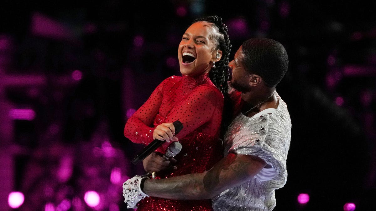 "Star-Studded Spectacle: Super Bowl 2024 Celebrity Extravaganza"