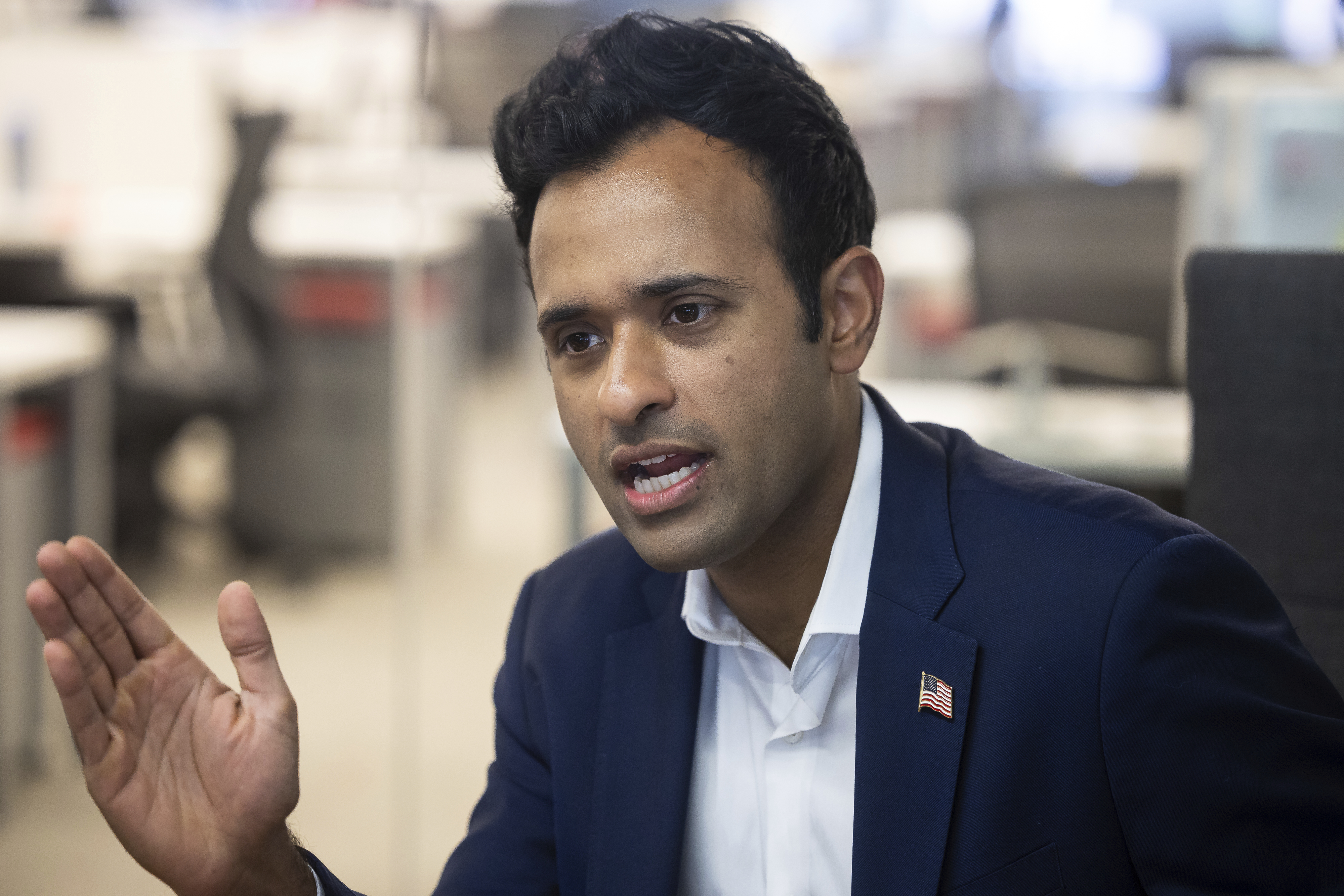 Vivek Ramaswamy's Unconventional Fundraising Approach Raises Questions