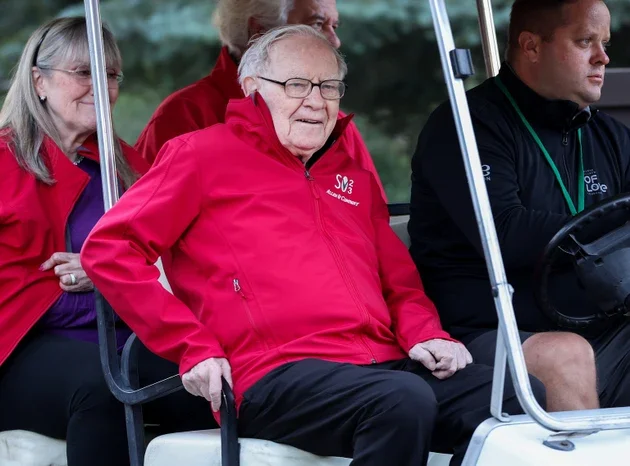 Buffett's Berkshire posts NYT stake, boosts Chevron, trims Apple and BofA in Q4 13F
