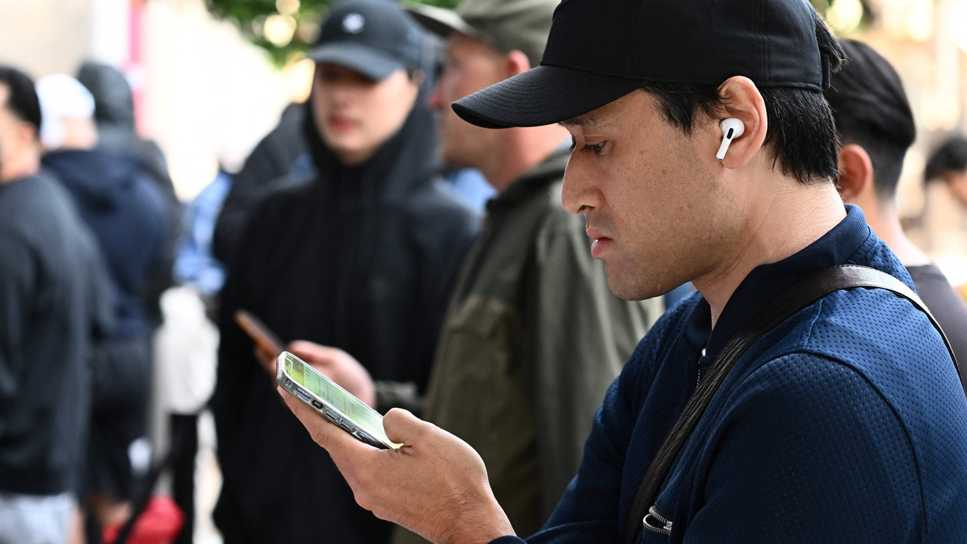 Featured image for FCC Prohibits AI-Generated Voices in Robocall Scams