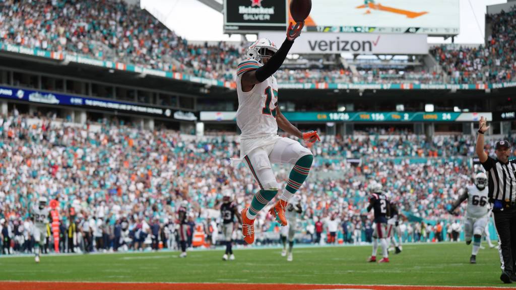"DeVonta Smith's Contract Sets Precedent for Wide Receiver Extensions"