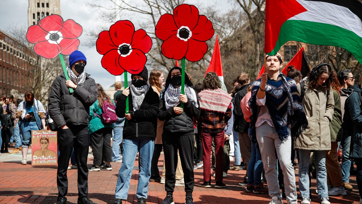 "University of Michigan Students Protest Proposed Ban on Disruptions"