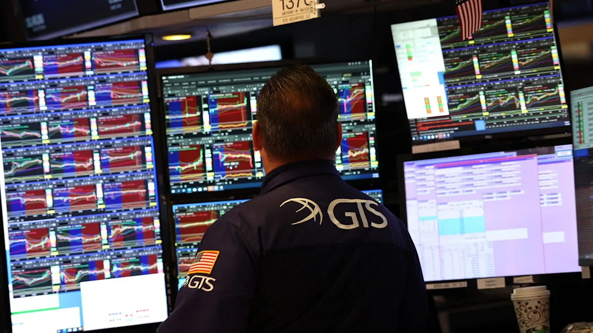 Featured image for Retail Investors' Surge Sparks Wall Street Bubble Concerns