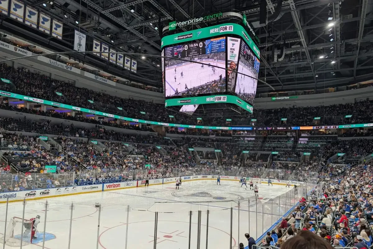 Blues shut out Capitals 3-0 with Snuggerud, Stenberg scoring and Kyrou sealing