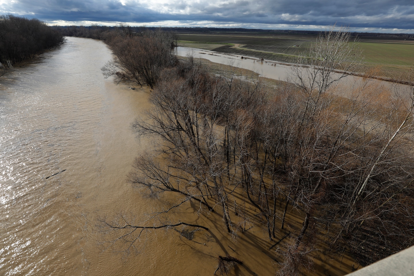 Supreme Court weakens EPA's authority over water pollution.