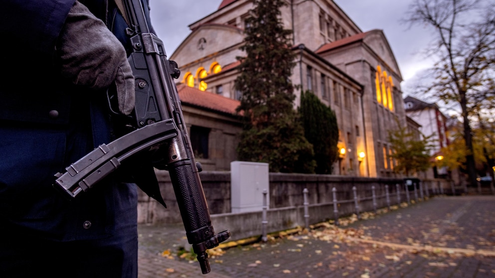 Surge in Antisemitic Incidents in Germany Following Hamas Attack on Israel, Monitoring Group Reports