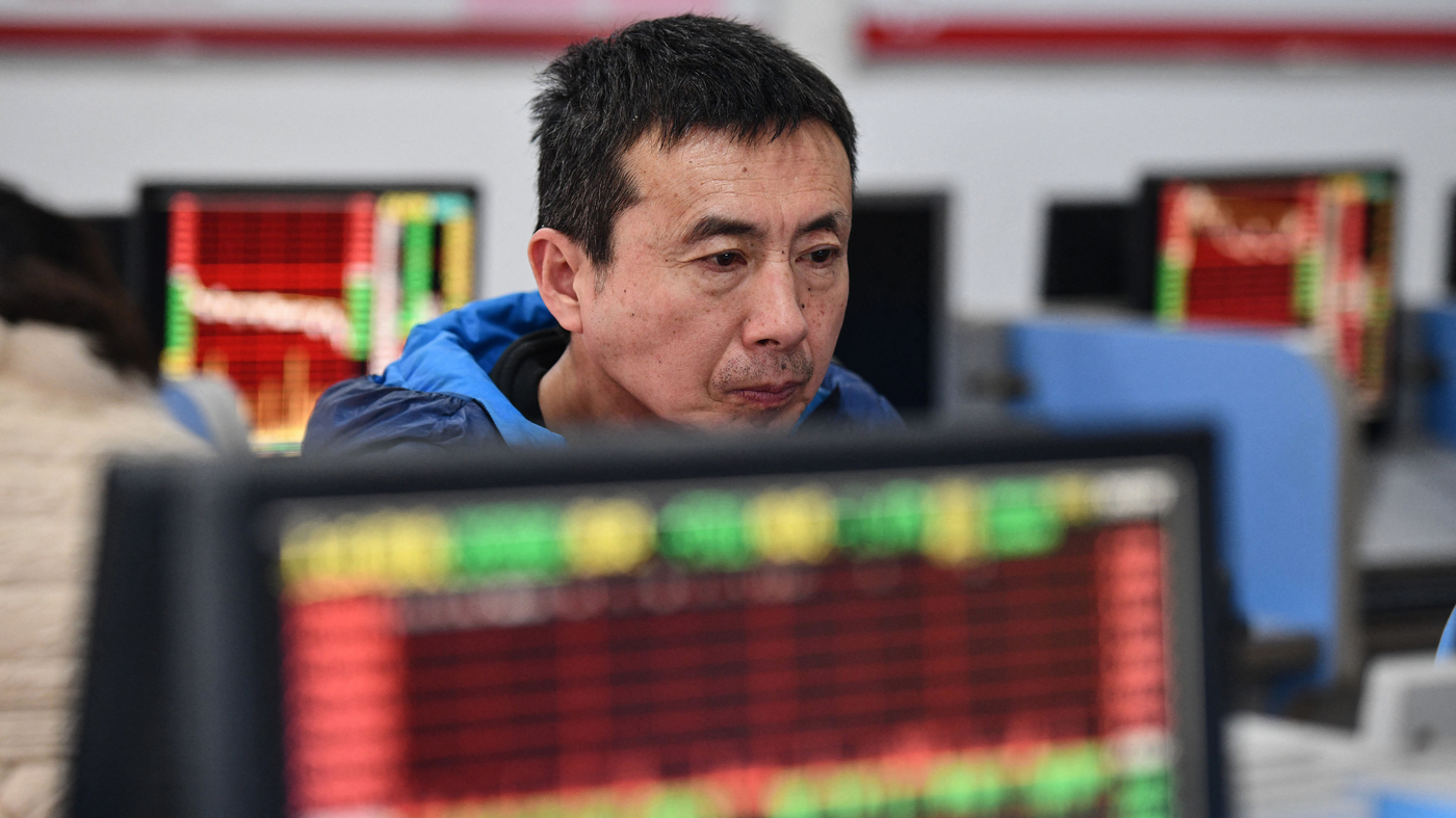 "Troubling Signs: China's Economy Faces Downward Slide and Job Worries"