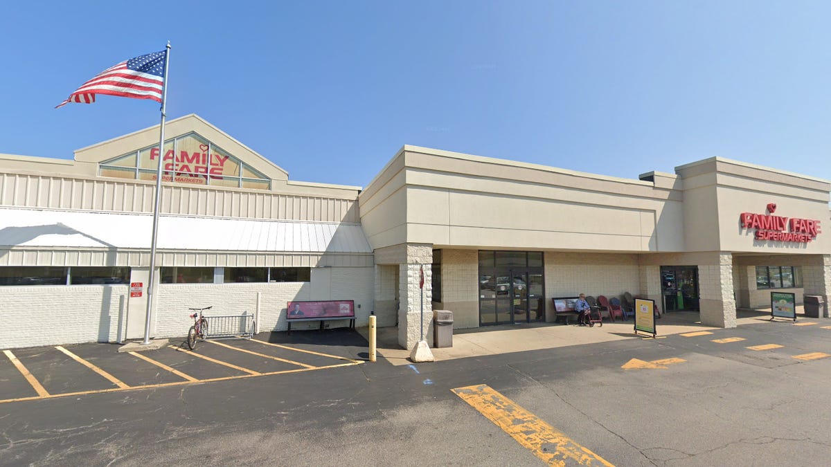 Featured image for "Police Discover 'Roof Ninja' Woman Living Inside Michigan Store Sign"