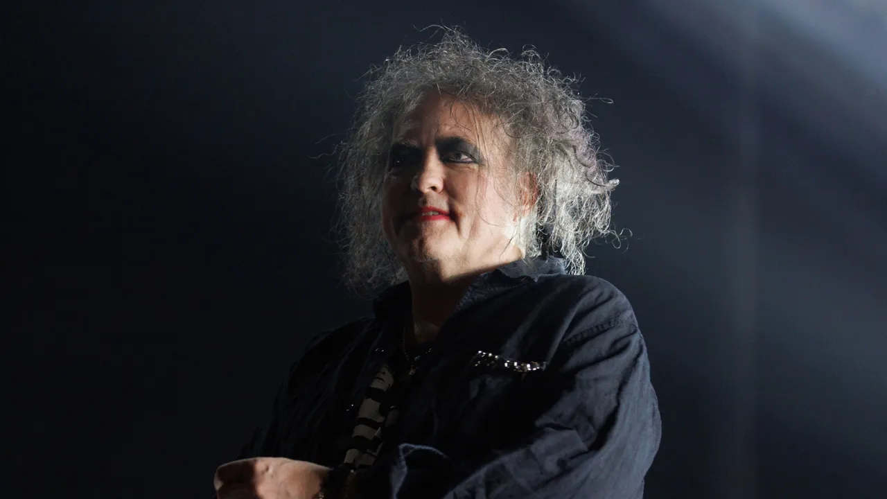 The Cure's Robert Smith Slams Ticketmaster's Fees.