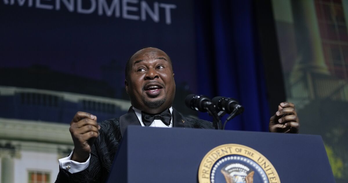 Roy Wood Jr. steals the show at White House Correspondents' dinner.
