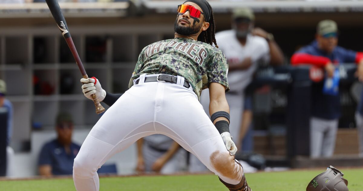 "Padres dominate Red Sox with 7-0 victory, Tatis and Soto hit homers"