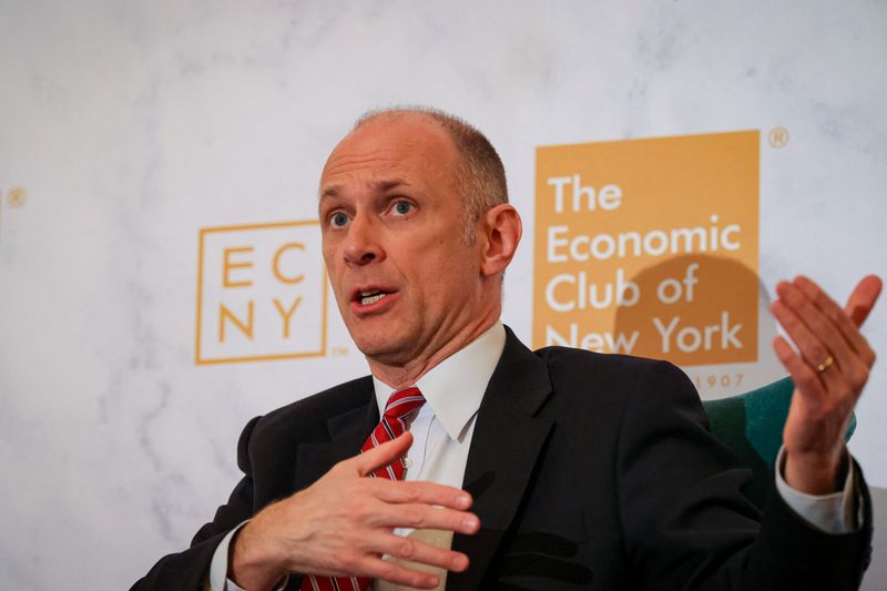 Fed Faces Tariff Challenges in Rate Decision-Making, Goolsbee Warns