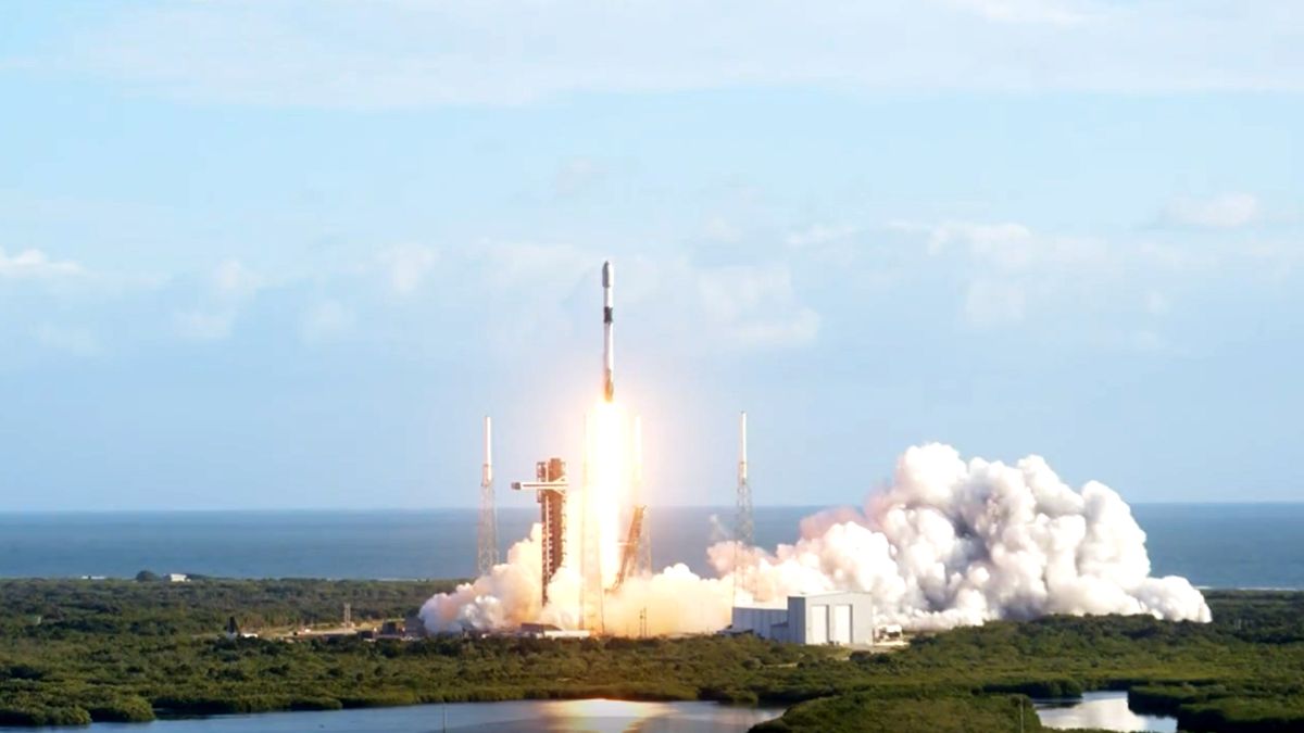 SpaceX Successfully Launches 24 Starlink Satellites from Cape Canaveral