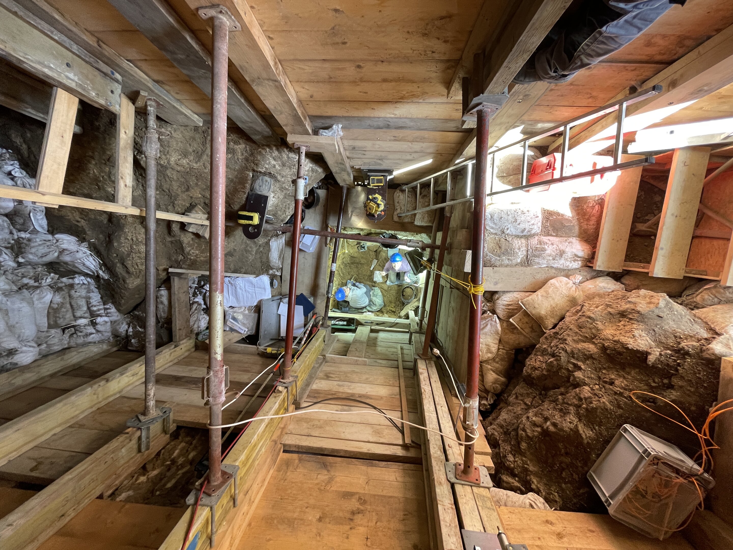 "Unearthing Evidence: Neanderthals and Humans Coexisted in Northern Europe 45,000 Years Ago"