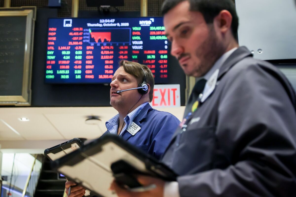 Earnings Season Boosts Market Optimism Amid Trade and AI Concerns