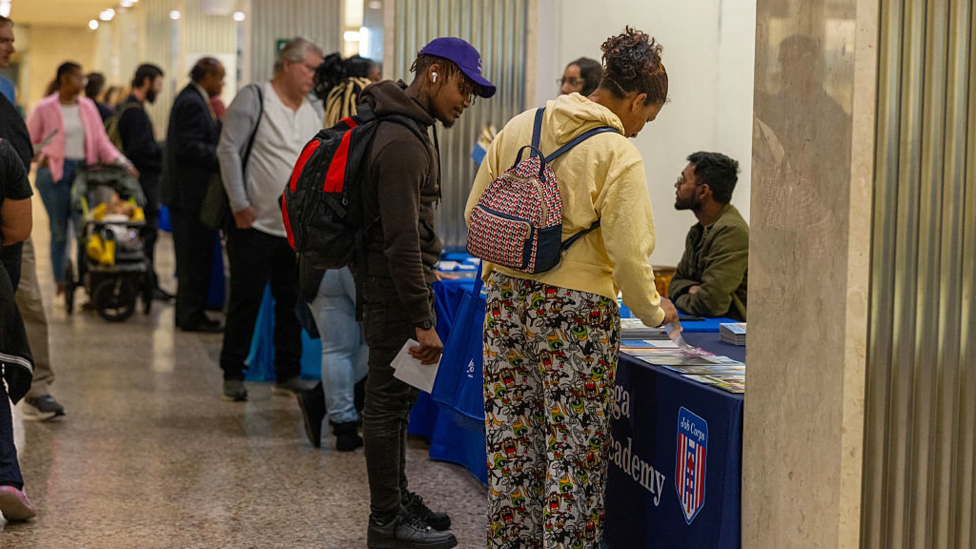 Featured image for October Sees 22-Year High in US Job Cuts, Challenger Reports