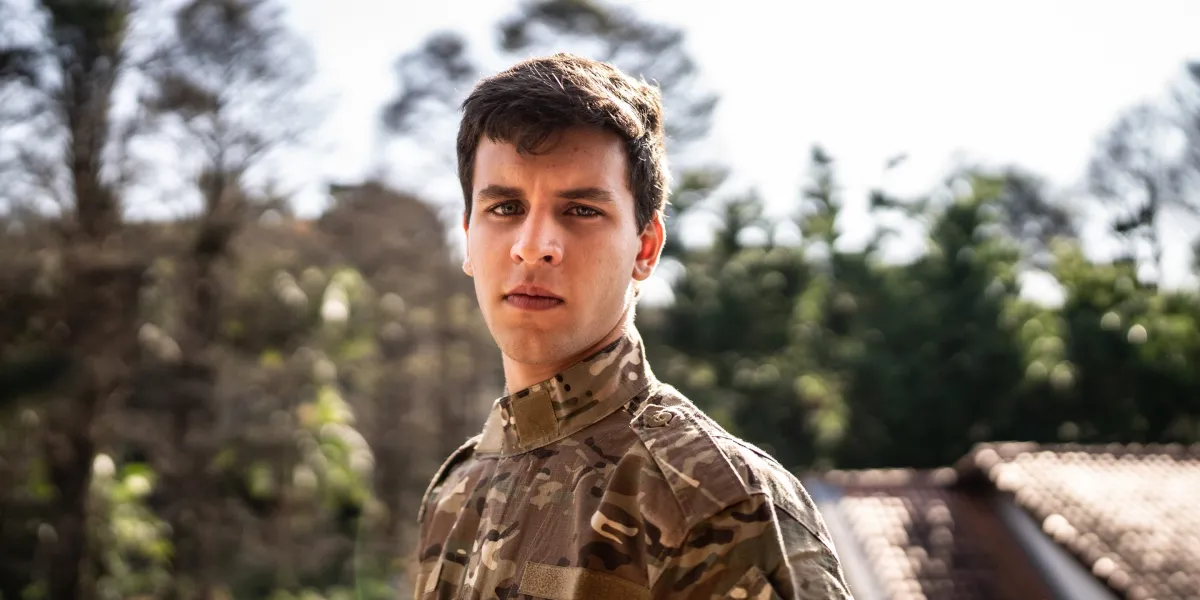 Featured image for UK Urges Gen Z Graduates to Join Military Amid Rising Russia Threat