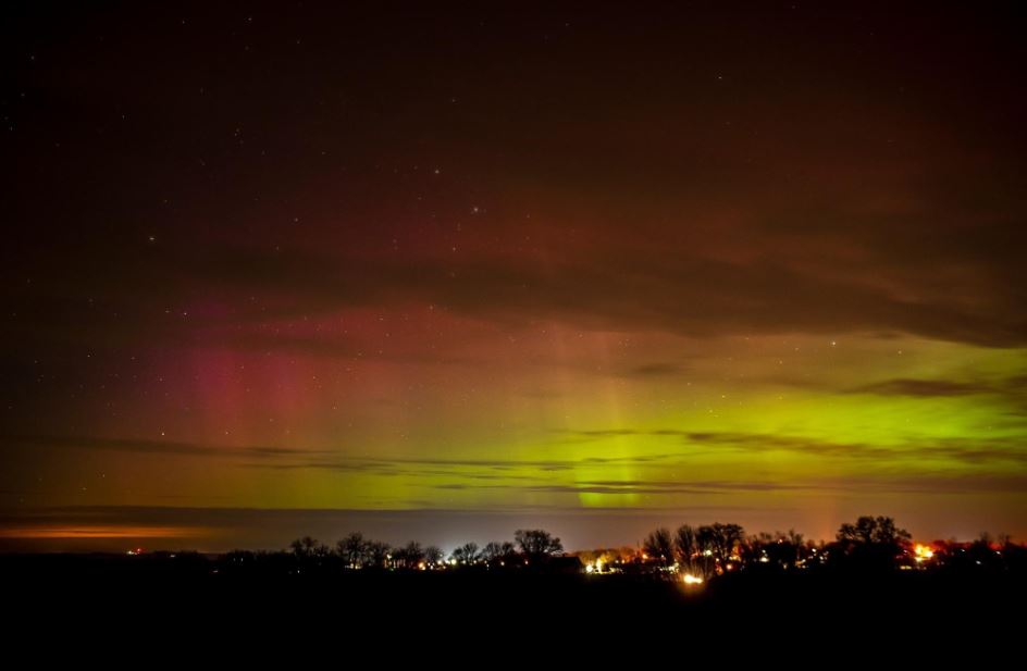 Northern Lights illuminate skies across Midwest and beyond.