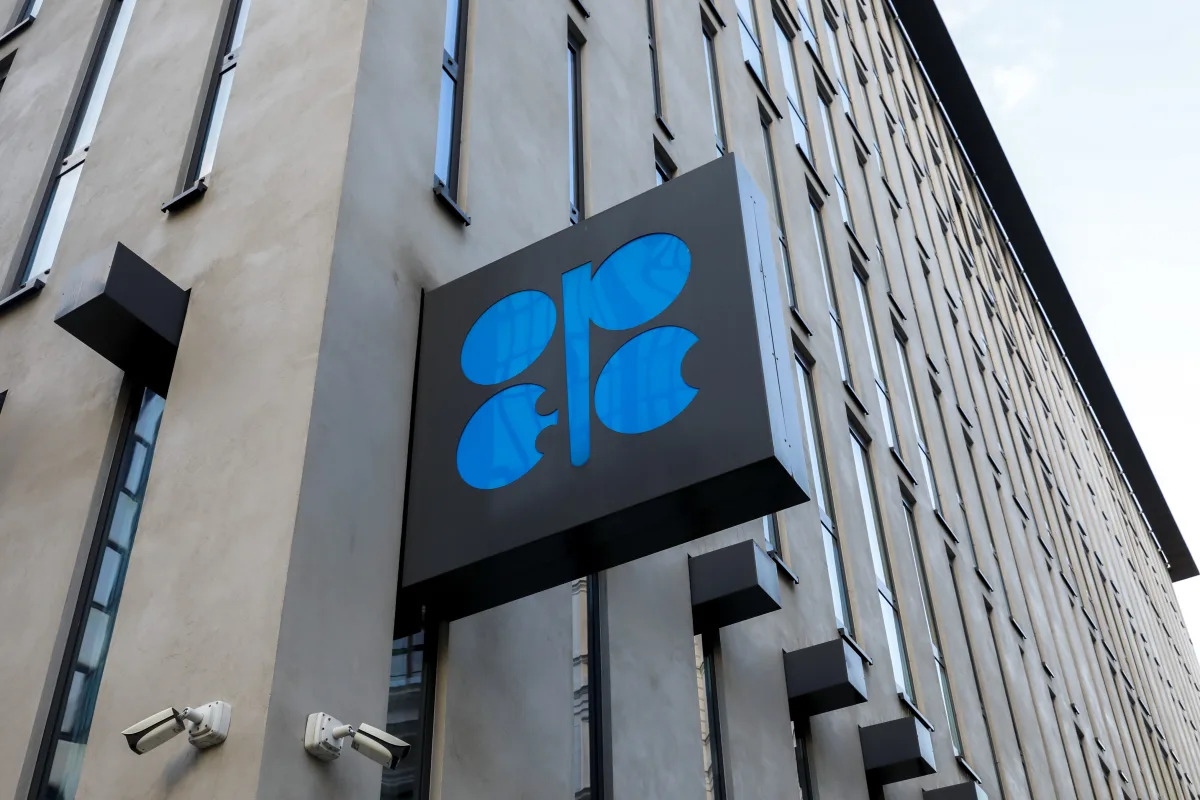 US Drivers Brace for Higher Gas Prices as Saudi Arabia Cuts Oil Supply