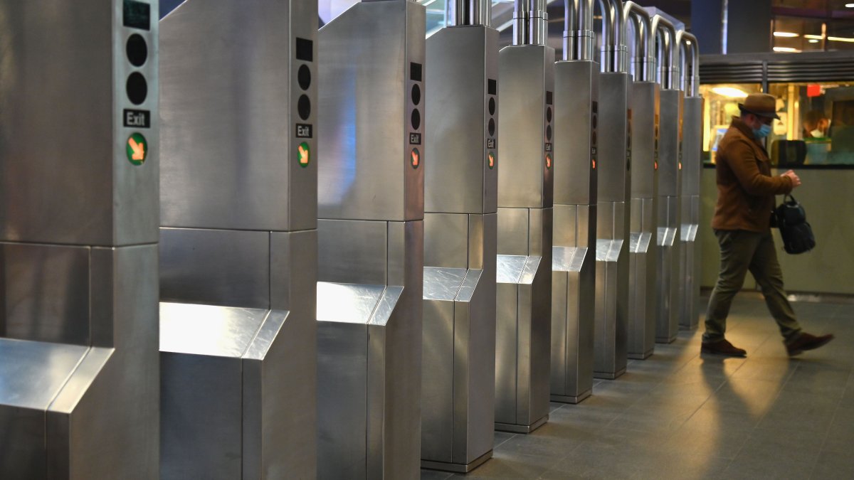 Boyfriend Shoves Woman onto NYC Subway Tracks, Resulting in Double Amputation