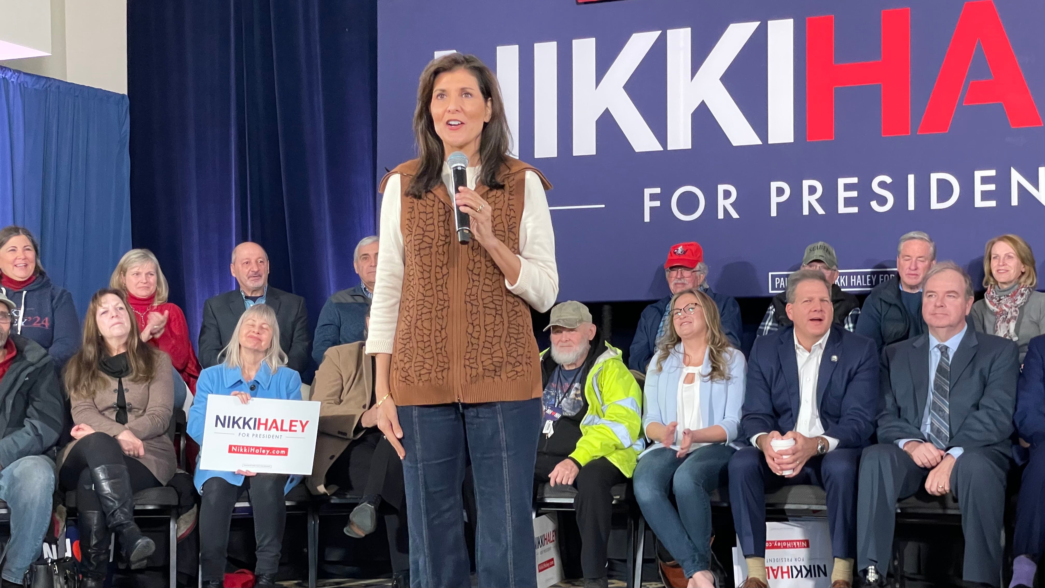 "Trump and Haley Super PACs Clash in New Hampshire Ad Battle"
