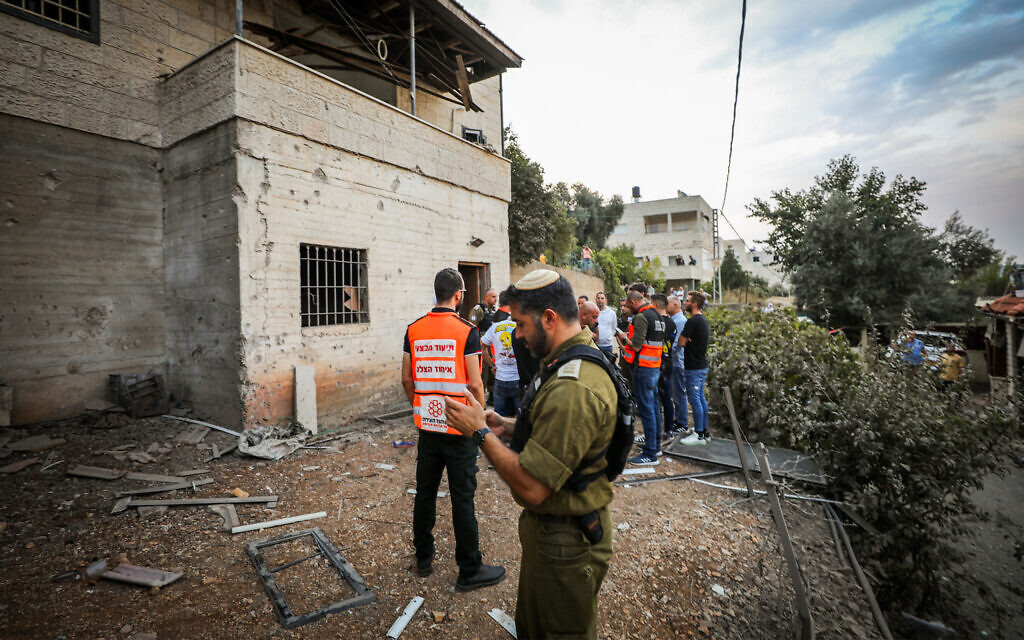"Escalating Violence: Rockets Injure Near Jerusalem, IDF Retaliates with 'Siege of Gaza'"