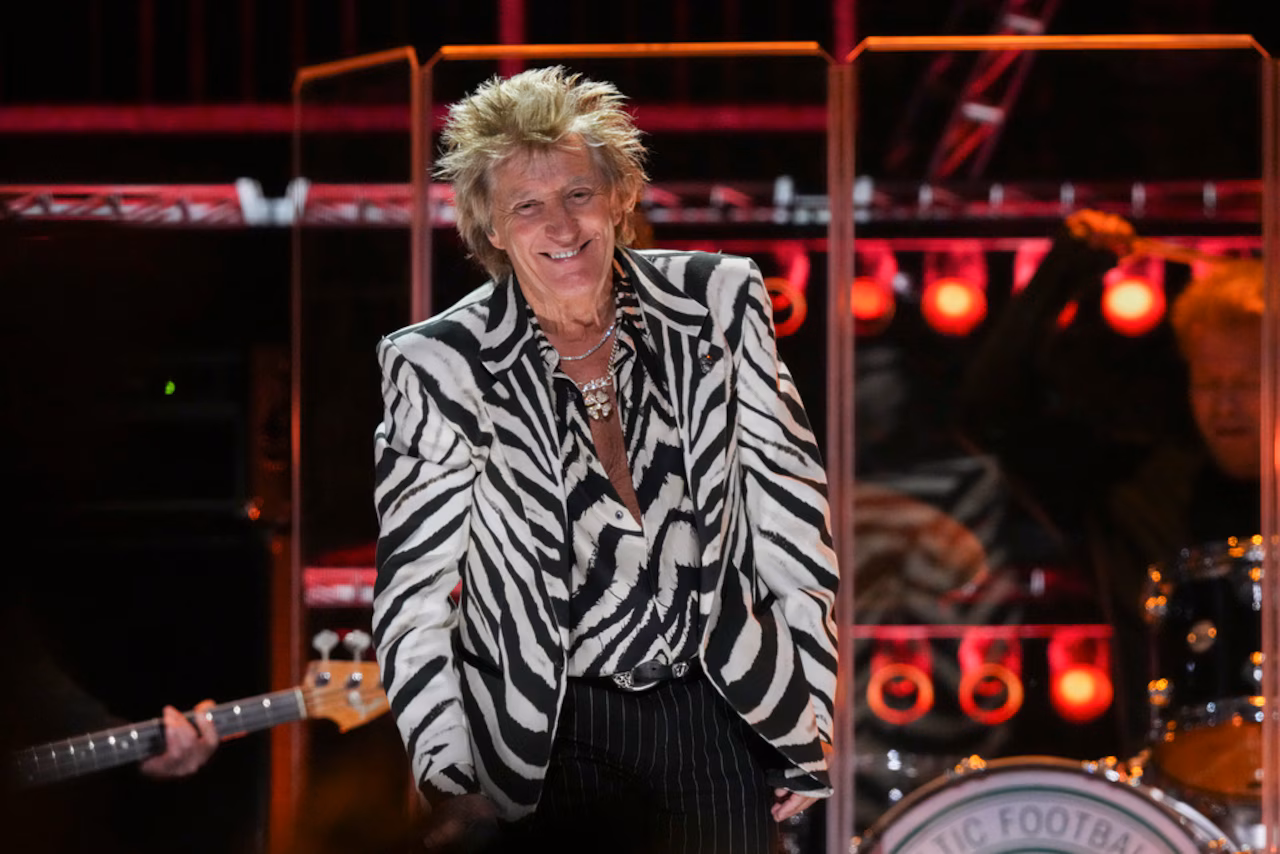 Featured image for Rod Stewart Cancels Las Vegas Residency Due to Illness
