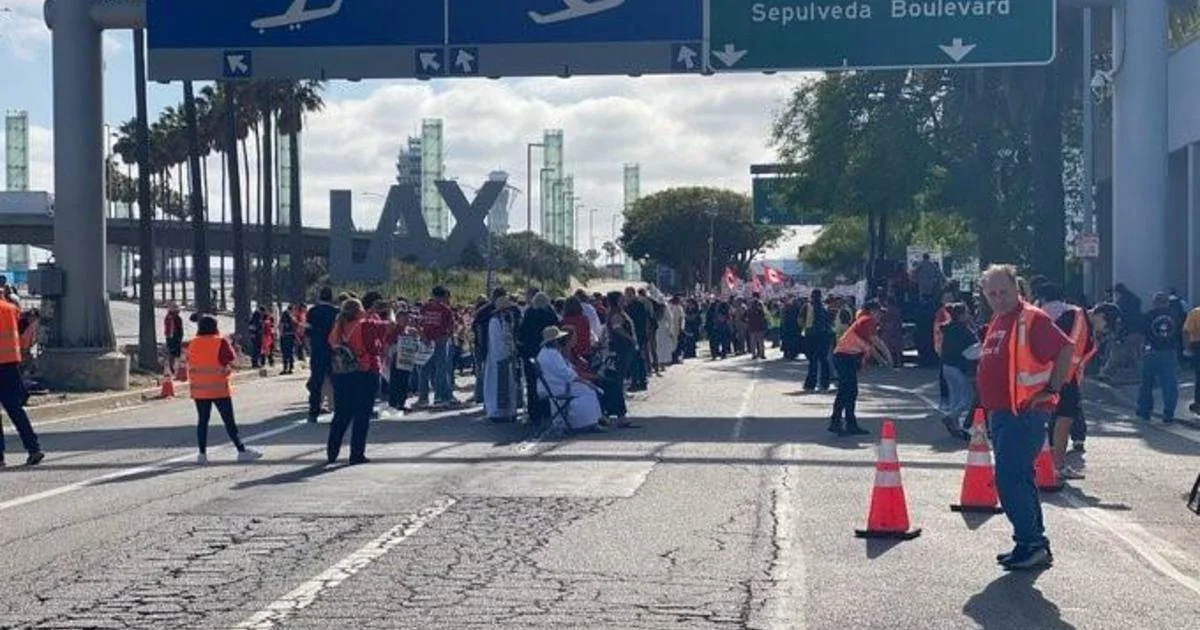 Hotel worker protest prompts LAPD closure of Century Boulevard near LAX.