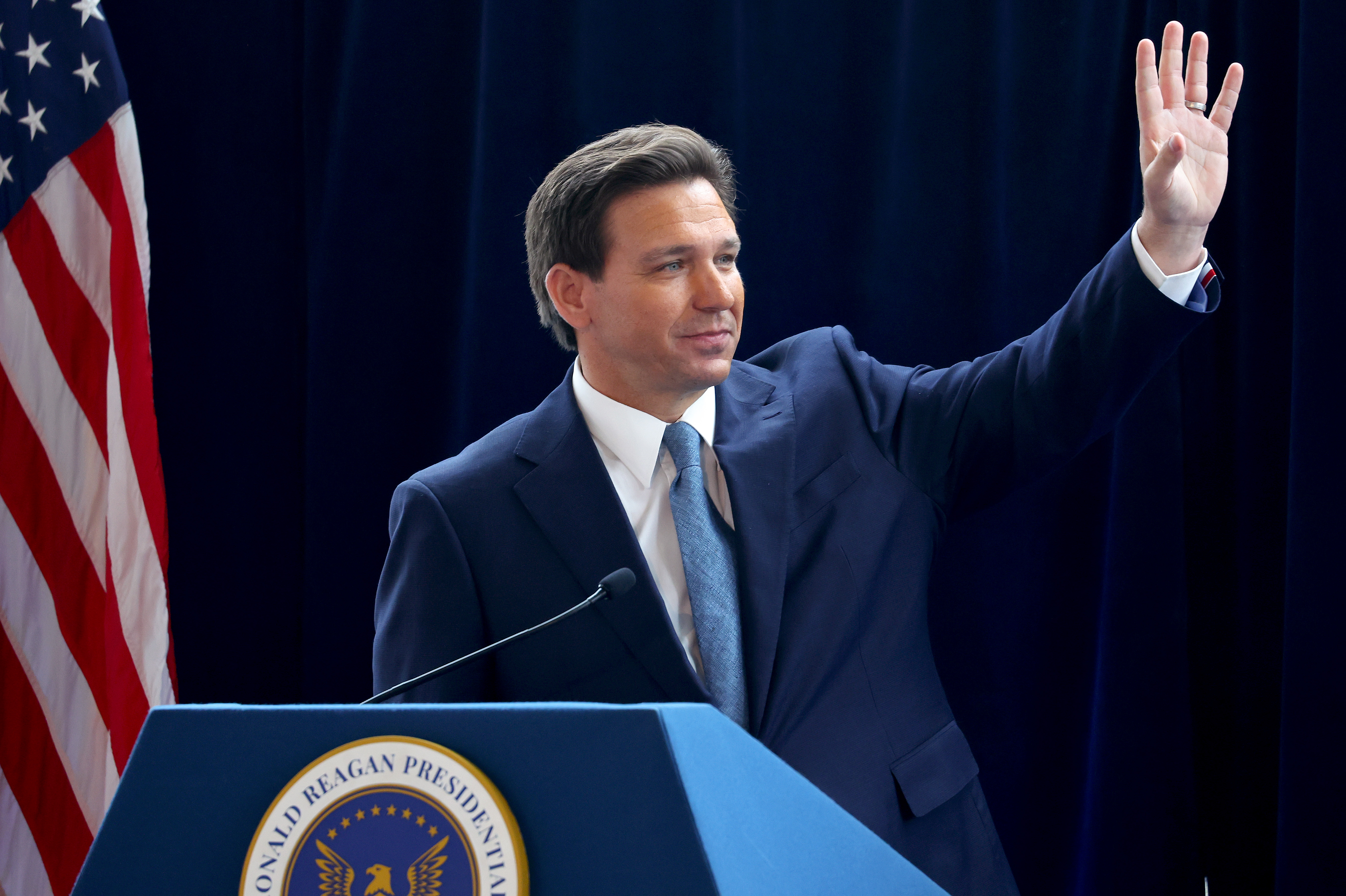 DeSantis' 2024 presidential hopes face challenges within GOP.