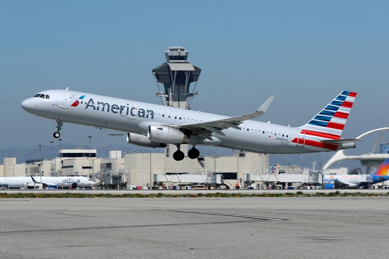 Featured image for American Airlines Lowers Profit Forecast Amid Executive Departure