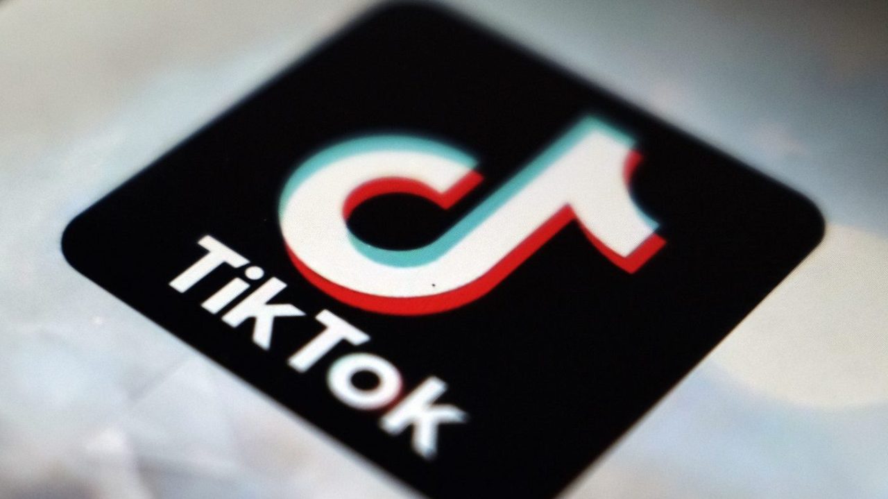Featured image for US Government Demands TikTok Sale or Faces Nationwide Ban