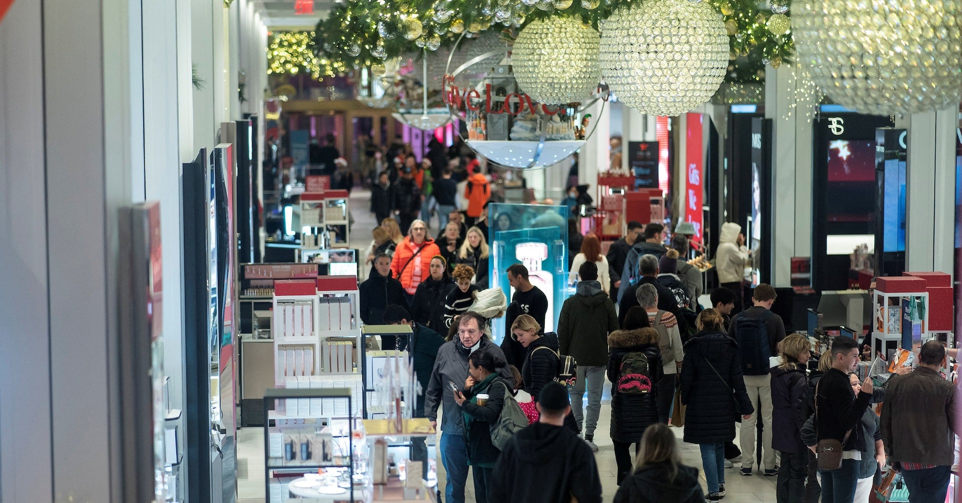 Featured image for "Surprise Surge: US Retail Sales Exceed Expectations, Boost Economic Growth"