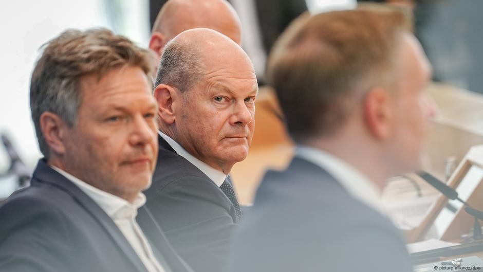 Featured image for Germany's Coalition Faces Crisis as Scholz Dismisses Finance Minister