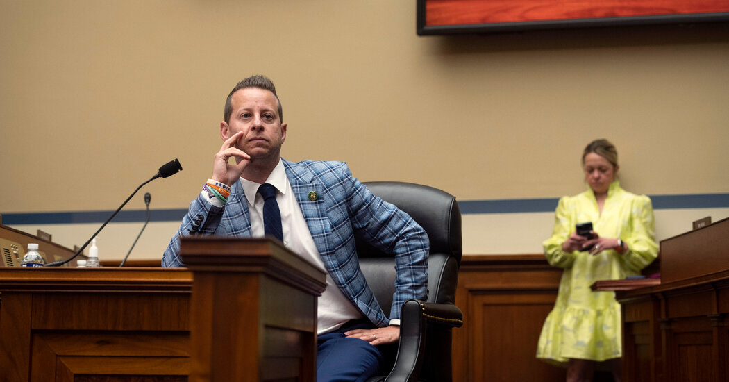 Congress Members Sold Bank Shares Amid Banking Crisis Fears