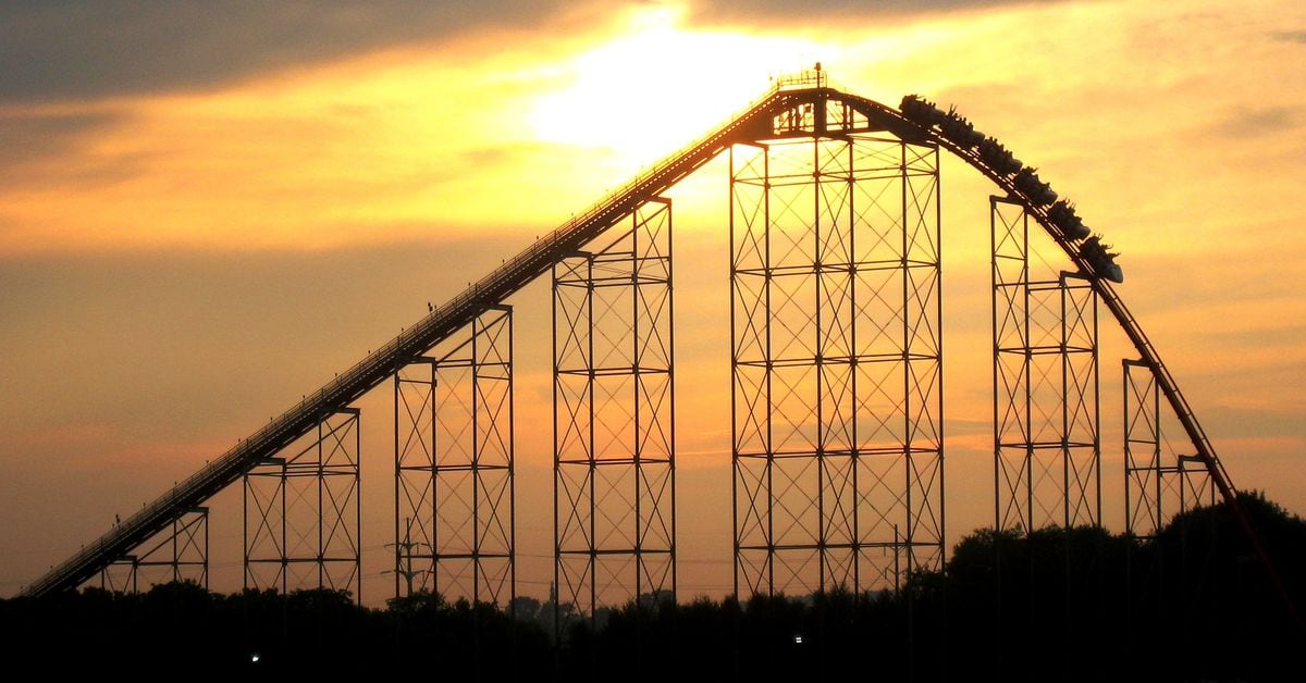 Bitcoin Price Struggles: Will It Drop Below $20K or Recover Above $40K?