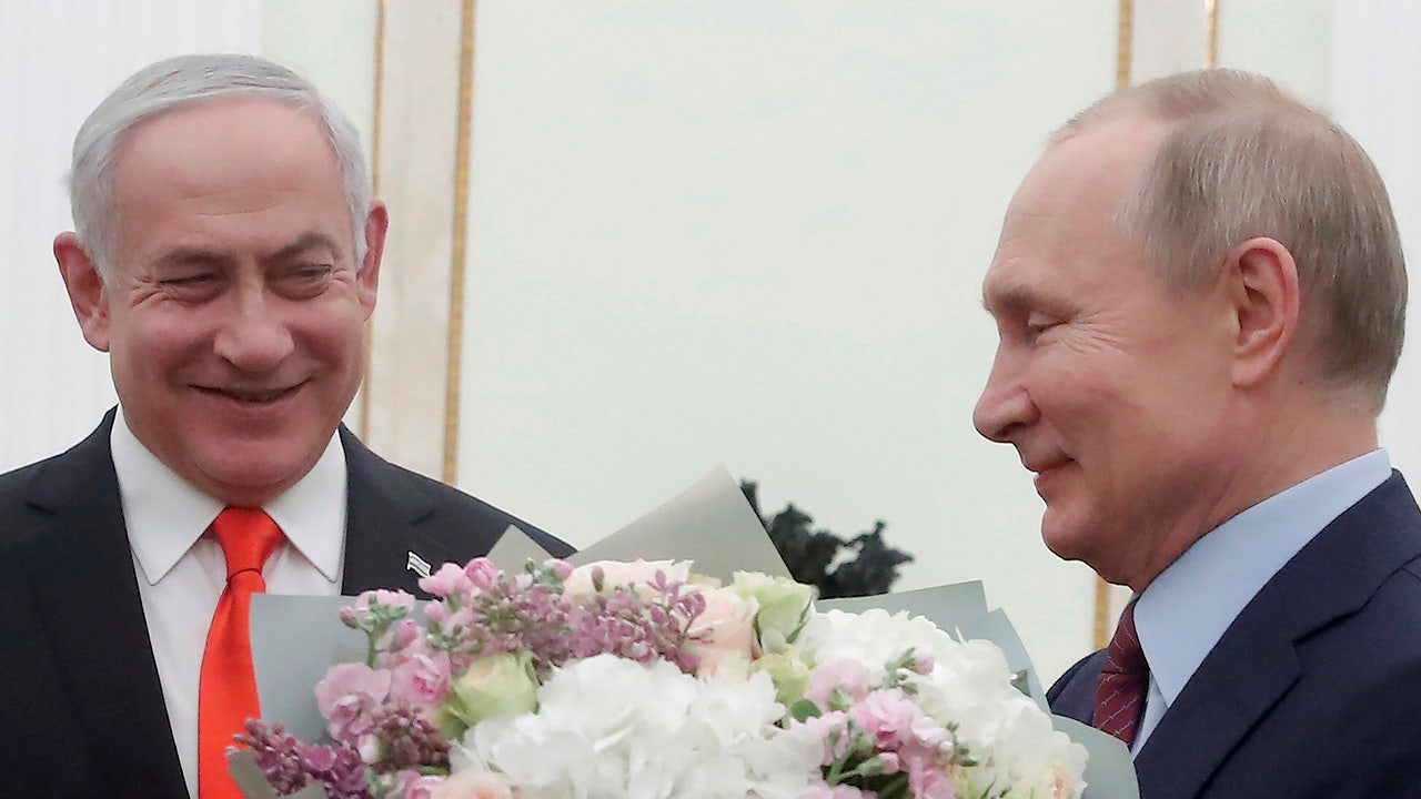 "Putin and Netanyahu Discuss Israel's Neighbors' Response to Hamas Attack"