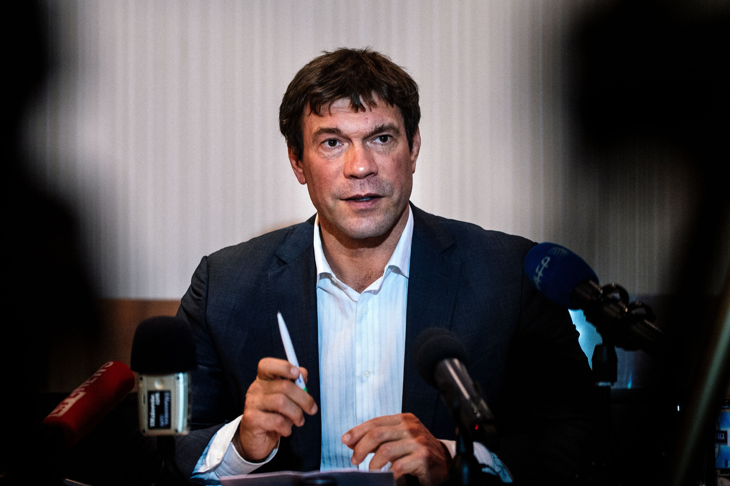 Assassination Attempt Leaves Pro-Kremlin Ukrainian Politician in Critical Condition