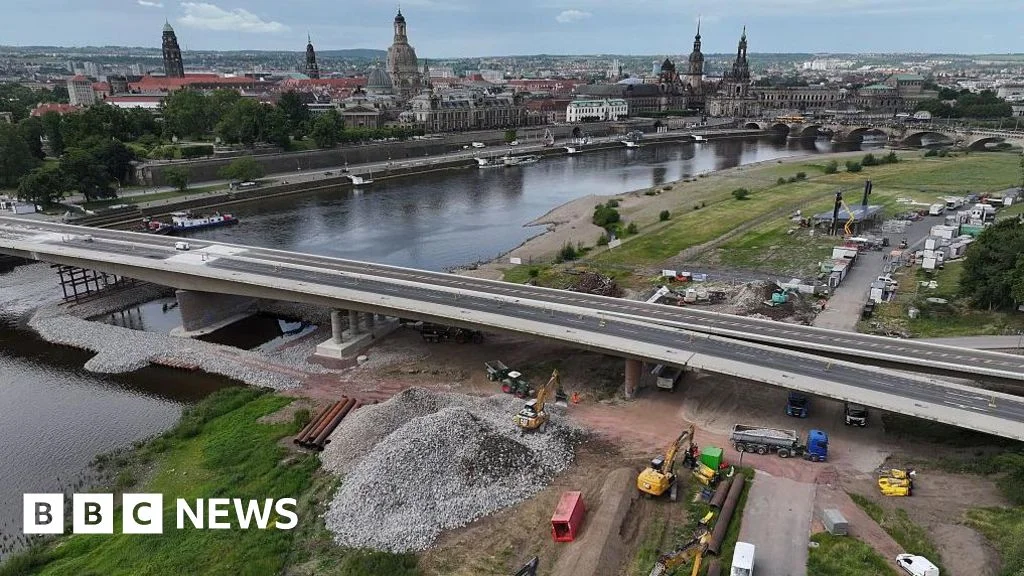 Dresden Center Cleared After WWII Bomb Deactivated Near Carola Bridge
