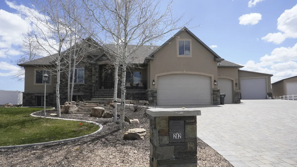 Utah Mom Accused of Killing Husband and Writing Grief Book to Appear in Court