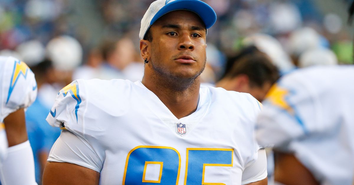 Featured image for "2023 Detroit Lions: Dominant Defensive Line and Depth Sorting at Training Camp"