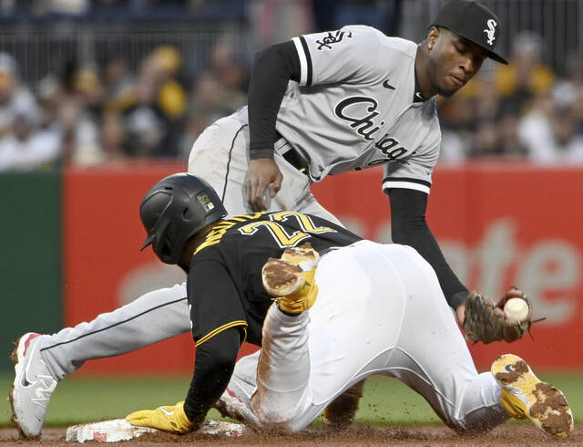 Featured image for "Pirates' Manager Derek Shelton Leads Team to NL Lead in Stolen Bases and Secures Extension"