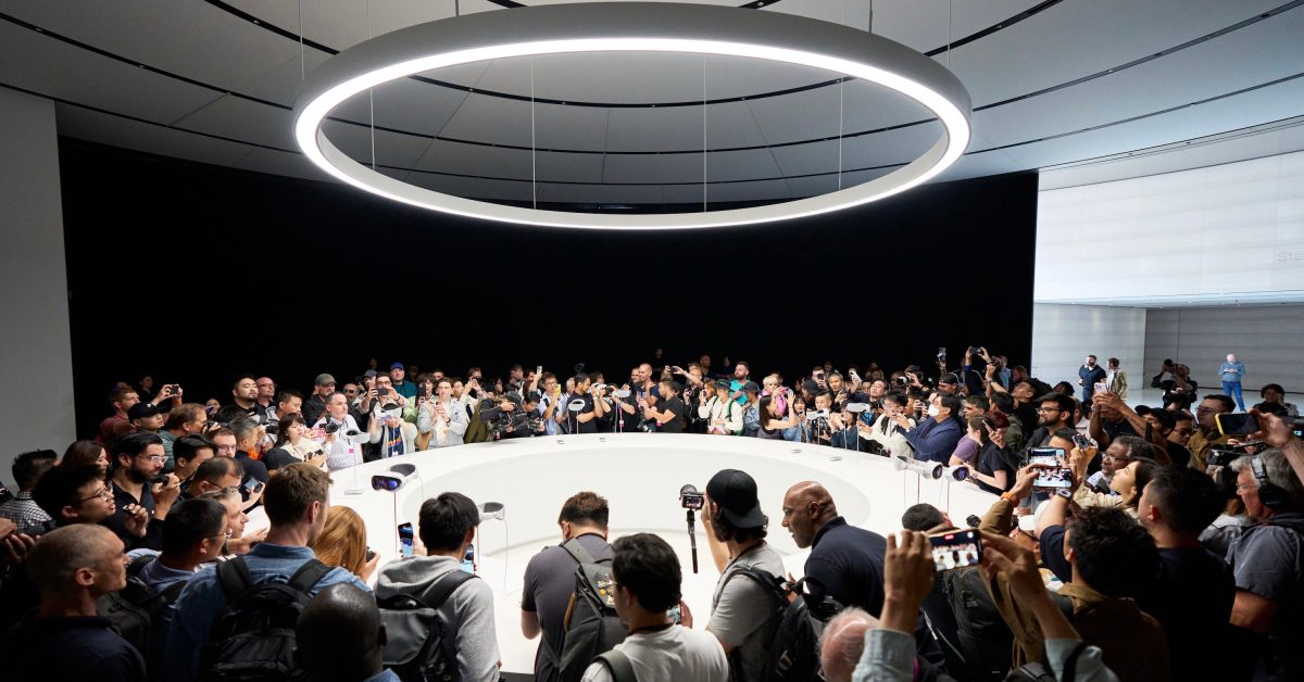 "Unveiling Apple's Vision Pro: RAM Details and Storage Capacities"