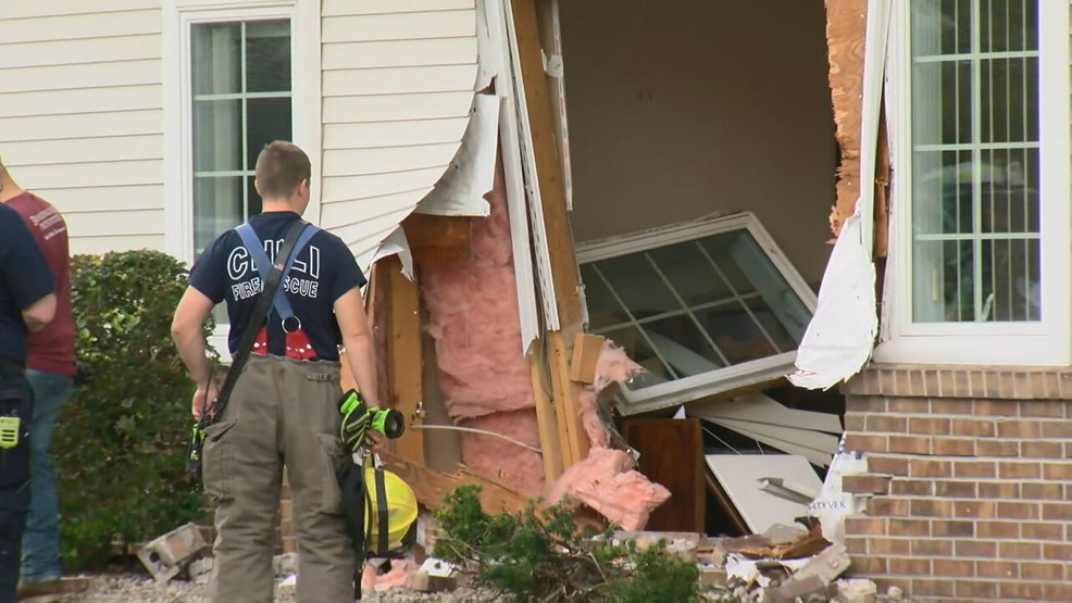 Featured image for Multiple Vehicles Crash into Buildings in Chili, Suspects Apprehended