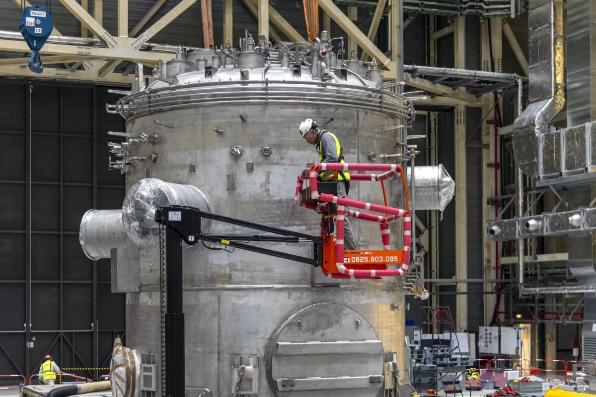 Featured image for "Unveiling the World's Largest Nuclear Reactor: A Game-Changer for Unlimited Energy"