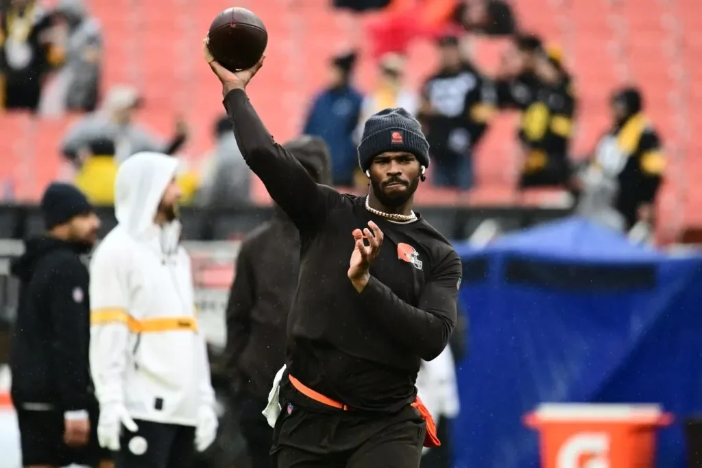 Sanders Shines in Pro Bowl Debut, Notching 2 TD Passes Despite 2 INTs